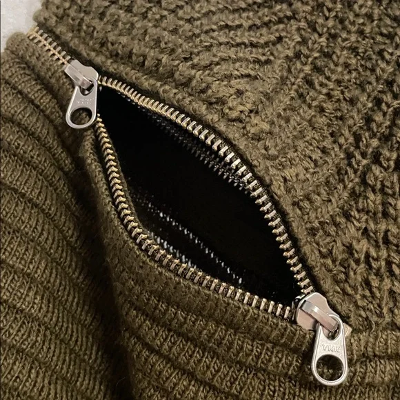 Like new sweater with zippers! - Picture 4 of 8